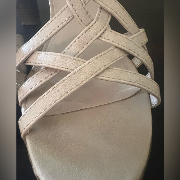 Ladies Tan Strappy heeled Sandals size 8.5 - Picture 5 of 16